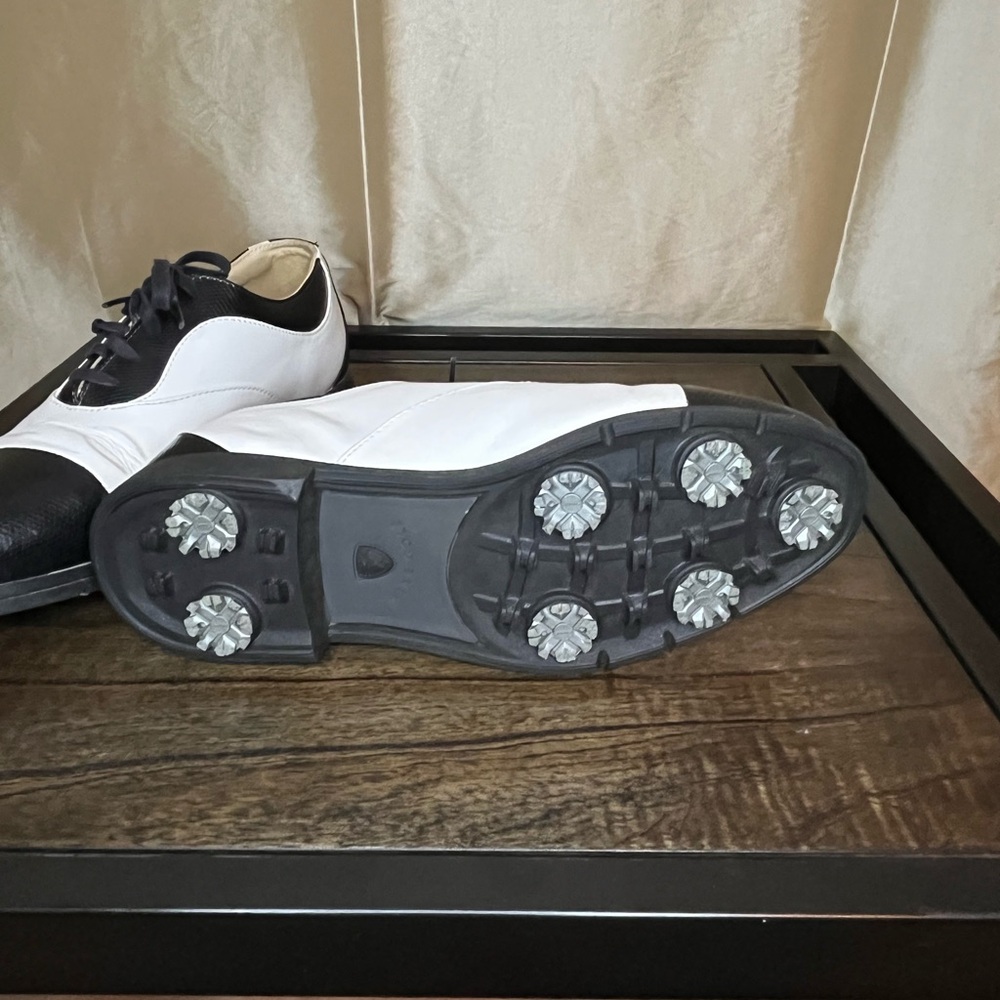 Women’s Nike Golf Shoes-Verdana Last -Black and White. - Picture 8 of 11